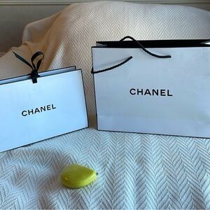 Chanel shopping bags measurements in photos